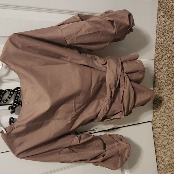 Cute blouse - Picture 2 of 4